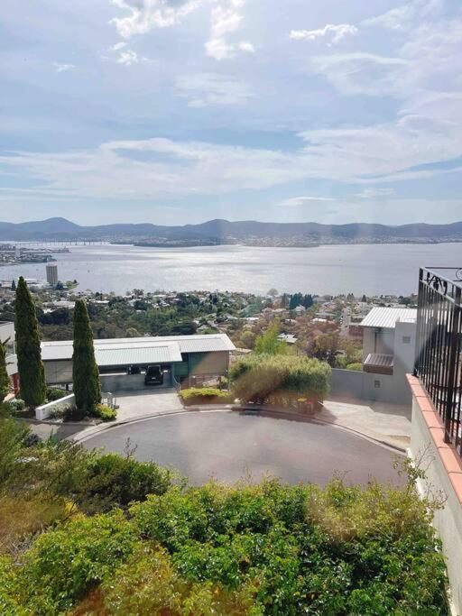 Millions View - Hobart Villa Sandy Bay Exterior photo