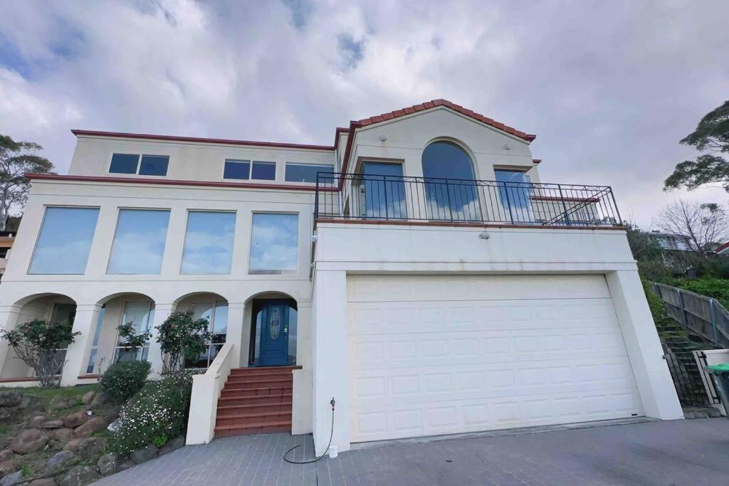 Millions View - Hobart Villa Sandy Bay Exterior photo